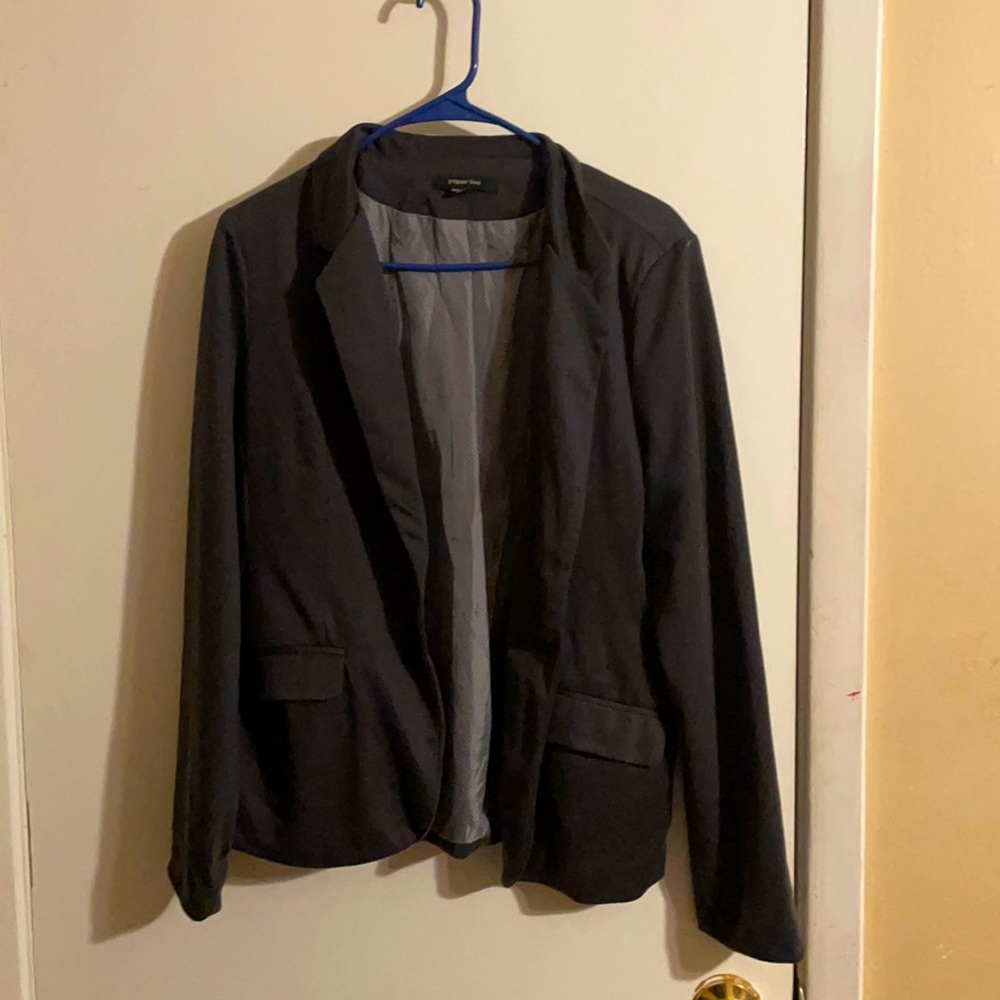 Slightly worn blazer size xl but fits like lg